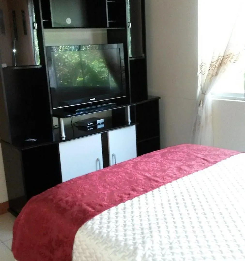 Hostal El Parque Табабела Хостел