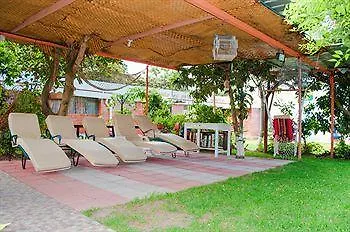 Hostal El Parque Tababela