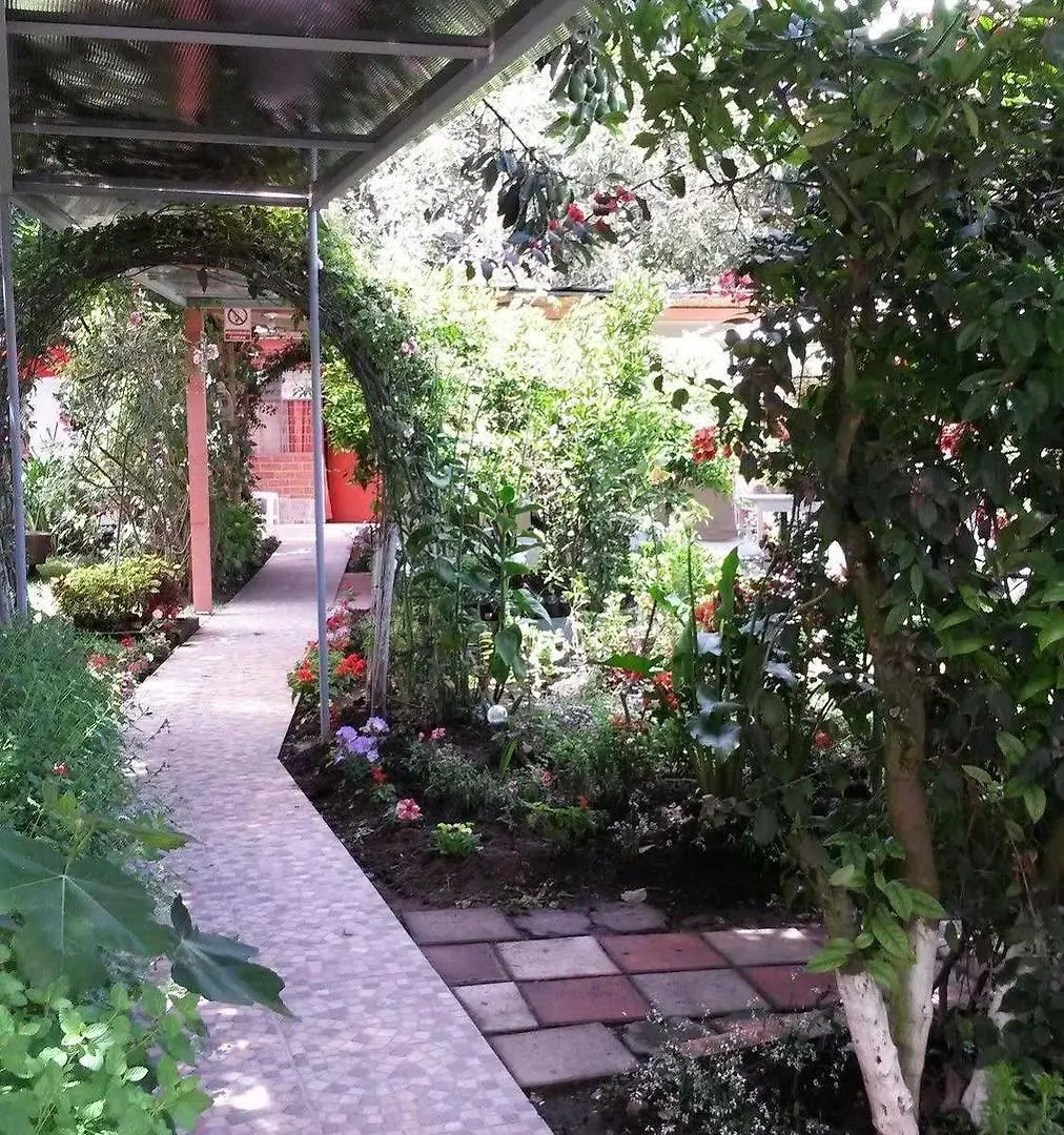 Hostal El Parque Tababela Ecuador